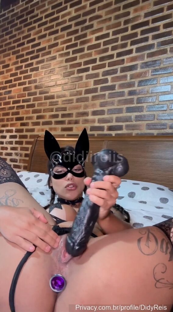 Mulher Gato Socando o Consolo no Bucetão Gostoso Mulher Gato Socando o Consolo no Bucetao Gostoso 1 568x1024